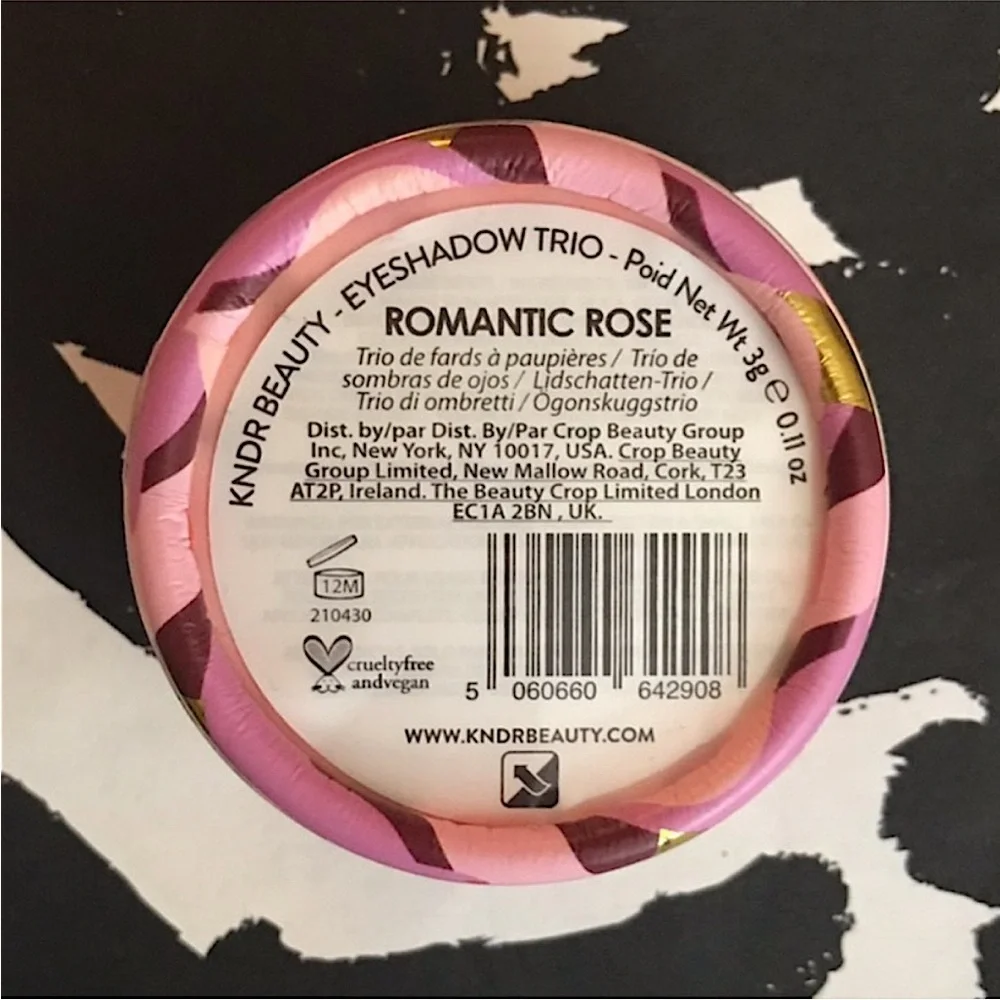 kndr Beauty Eyeshadow Trio in Romantic Rose & The Beauty Crop Mascara Bundle